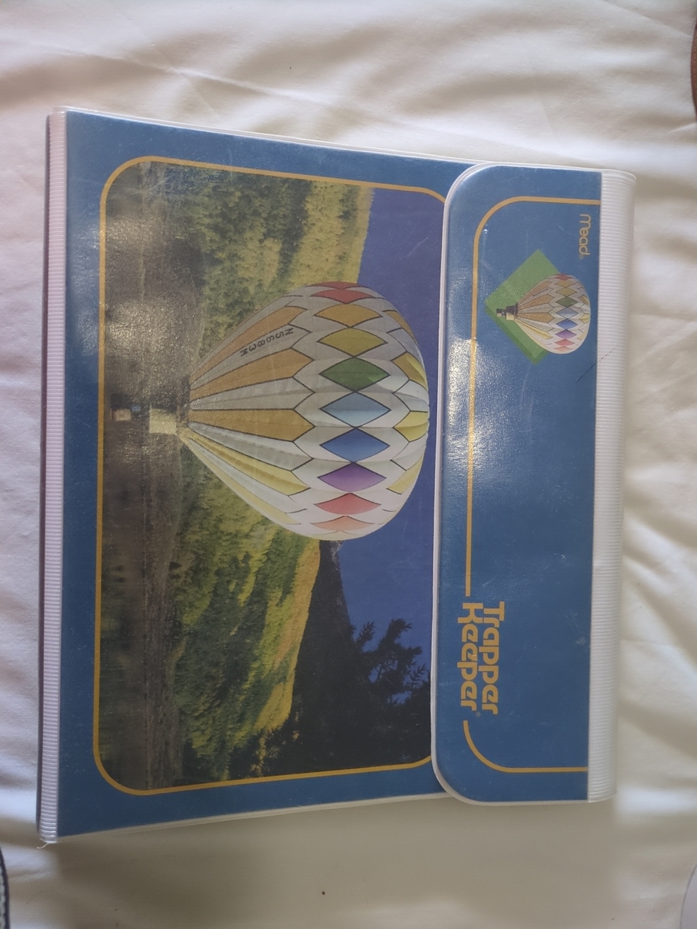 Trapper Keeper Zipper Binder with Hot Air Balloon Graphic - Blue.